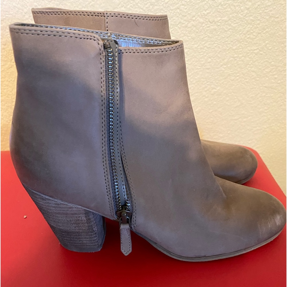 BP TAN BOOTIES WITH ZIPPER